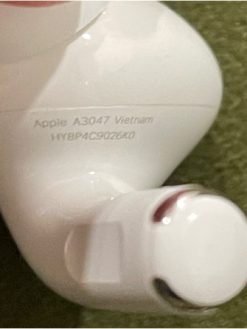 Apple White Wireless In-Ear Earbud with Silicone Tip - Picture 4 of 4